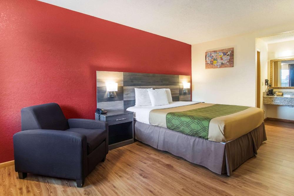 King Room - Non-Smoking interior